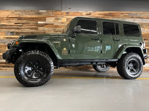 Used 2014 Jeep Wrangler Unlimited Rubicon w/ Connectivity Group AWD/4WD image 81