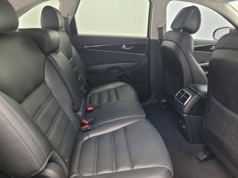 Used 2016 Kia Sorento EX image 19