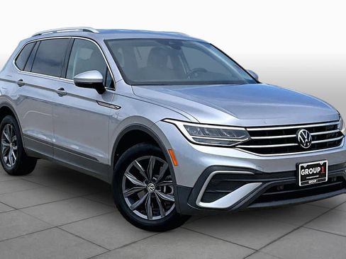 Used 2022 Volkswagen Tiguan SE FWD image 3
