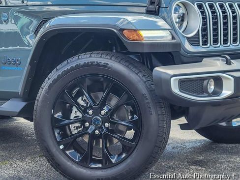 Certified 2025 Jeep Wrangler Unlimited Sahara AWD/4WD image 5