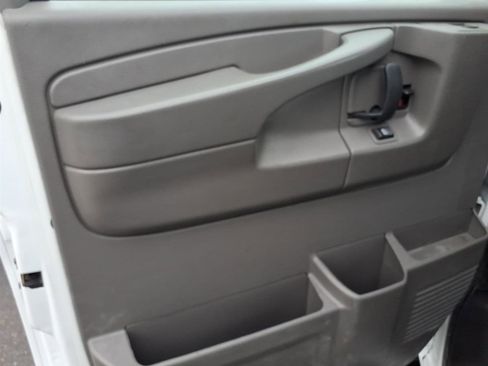 Used 2015 GMC Savana 2500 image 12