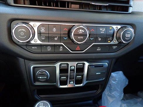 New 2025 Jeep Gladiator Sport image 16