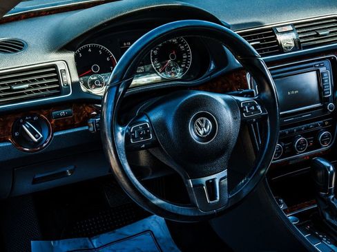 Used 2013 Volkswagen Passat 2.5 SEL Premium FWD image 23