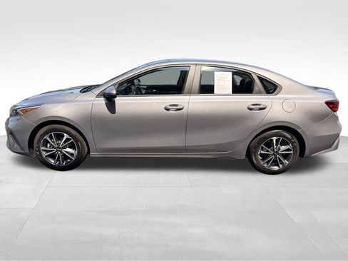 Used 2023 Kia Forte LXS FWD image 4