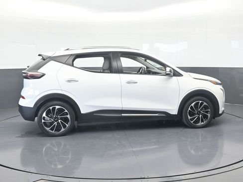 Used 2023 Chevrolet Bolt EUV Premier image 7