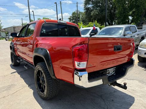 Used 2017 Toyota Tacoma SR5 w/ Tow Package RWD image 5
