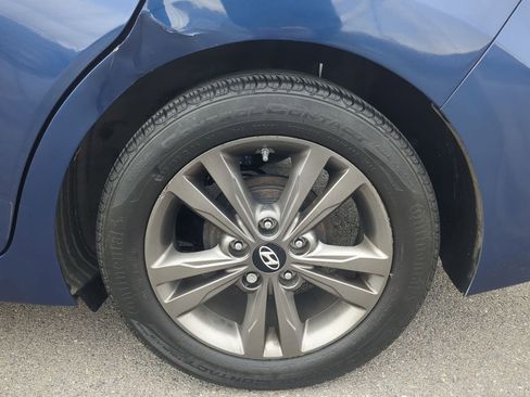 Used 2017 Hyundai Elantra SE image 19