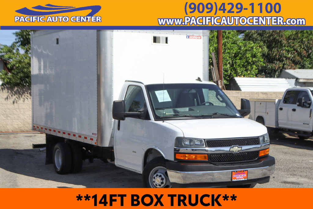 Used 2020 Chevrolet Express 3500 w/ Chrome Appearance Package RWD image 1
