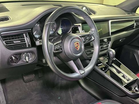 Certified 2023 Porsche Macan AWD/4WD image 4