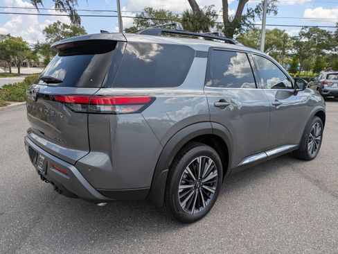 Used 2026 Nissan Pathfinder Platinum w/ Cargo Package FWD image 4