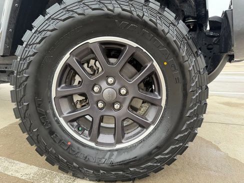 Used 2023 Jeep Gladiator Overland image 31