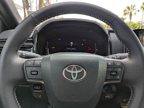 Used 2025 Toyota Camry SE FWD image 27