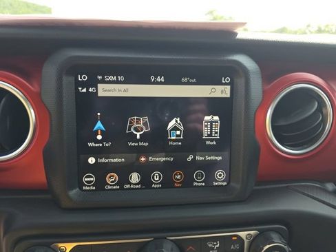 Used 2023 Jeep Gladiator Rubicon w/ Cold Weather Group AWD/4WD image 18