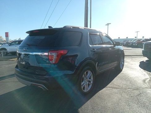 Used 2017 Ford Explorer XLT w/ Equipment Group 202A image 7