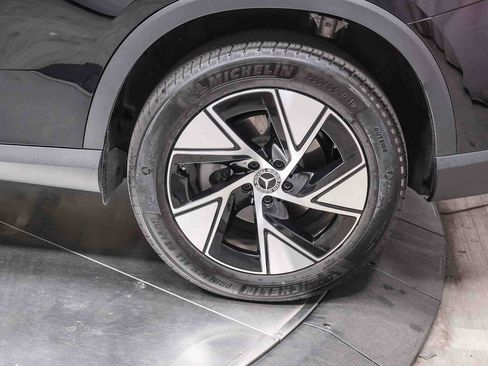 Used 2024 Mercedes-Benz GLC 300 4MATIC image 9