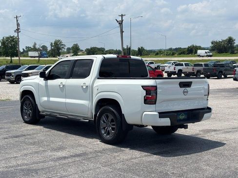 Used 2025 Nissan Frontier SV w/ SV Convenience Package AWD/4WD image 3