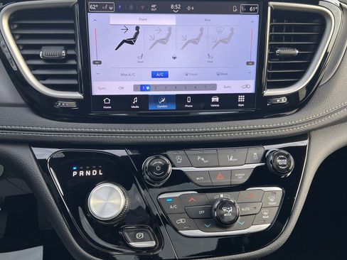 New 2026 Chrysler Pacifica Select image 22