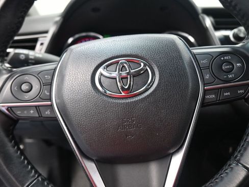 Used 2019 Toyota Camry XSE image 11