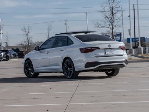 Used 2023 Volkswagen Jetta SE w/ Panoramic Sunroof Package image 3