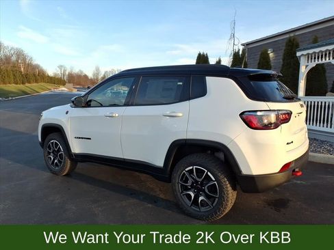 New 2026 Jeep Compass Trailhawk w/ Sun, Sound & Navigation Group AWD/4WD image 3