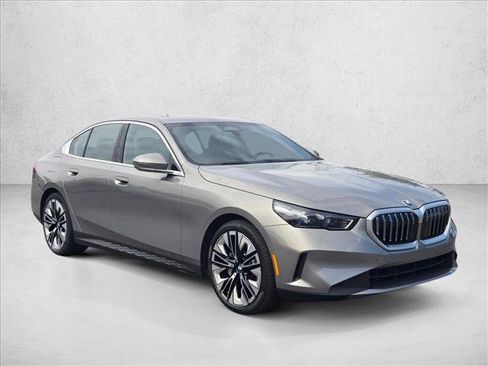 Certified 2025 BMW 530i xDrive AWD/4WD image 3