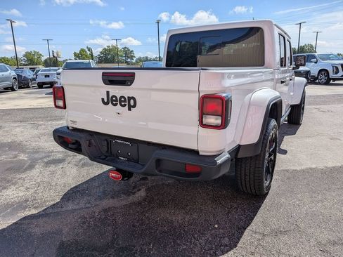 Used 2025 Jeep Gladiator Sport AWD/4WD image 4