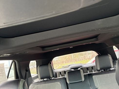 Used 2017 Ford Explorer XLT w/ Equipment Group 202A image 13