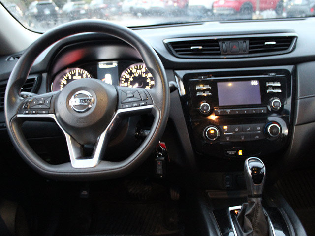 Used 2017 Nissan Rogue S AWD/4WD image 10
