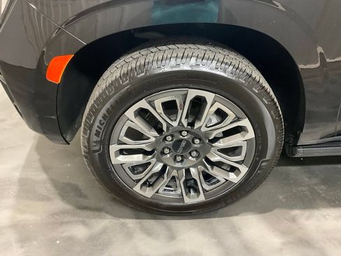 Used 2023 GMC Yukon AT4 w/ LPO, Floor Liner Package AWD/4WD image 6