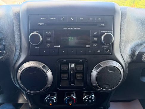 Used 2018 Jeep Wrangler Unlimited Sport AWD/4WD image 21