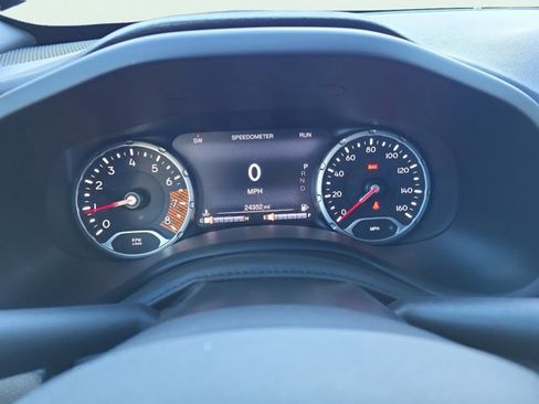 Used 2022 Jeep Renegade Latitude w/ Convenience Group image 32