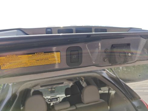 Used 2012 Toyota Sienna XLE image 25