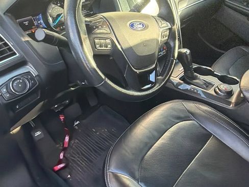 Used 2017 Ford Explorer Limited w/ Equipment Group 303A AWD/4WD image 8