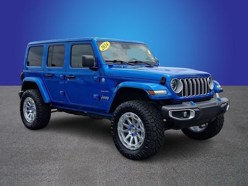 Used 2024 Jeep Wrangler Unlimited Sahara AWD/4WD image 3
