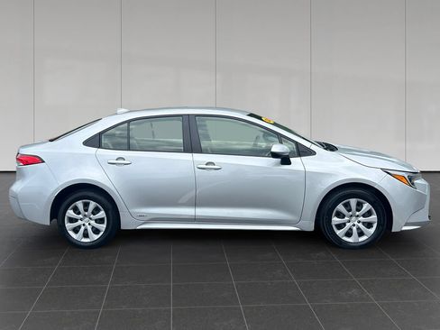 Used 2025 Toyota Corolla LE AWD/4WD image 6