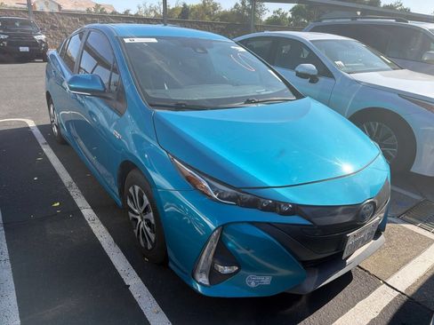 Certified 2021 Toyota Prius Prime Limited w/ Carpet Mat Package (TMS) FWD image 2
