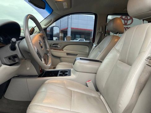 Used 2014 Chevrolet Silverado 2500 LTZ w/ LTZ Plus Package image 10