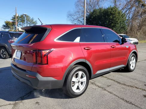 Used 2023 Kia Sorento LX image 6