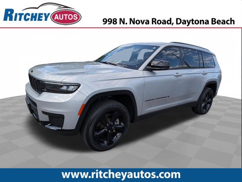 Used 2023 Jeep Grand Cherokee L Laredo AWD/4WD image 1