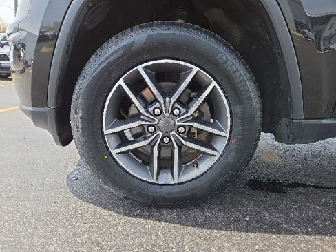 Used 2019 Jeep Grand Cherokee Limited AWD/4WD image 25