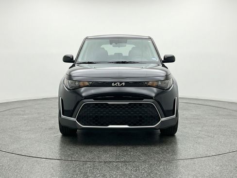 Used 2025 Kia Soul LX w/ LX Technology Package FWD image 2