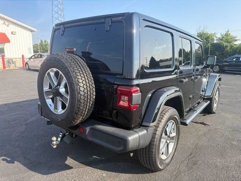 Used 2018 Jeep Wrangler Unlimited Sahara AWD/4WD image 7