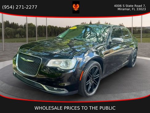 Used 2017 Chrysler 300 C RWD image 1