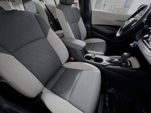 Used 2025 Toyota Corolla LE image 30