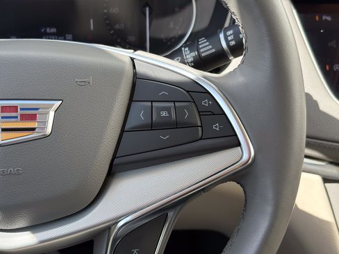 Certified 2023 Cadillac XT5 Premium Luxury w/ LPO, Floor Liner Package AWD/4WD image 18