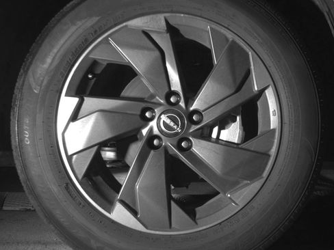 Used 2025 Nissan Rogue SV FWD image 10