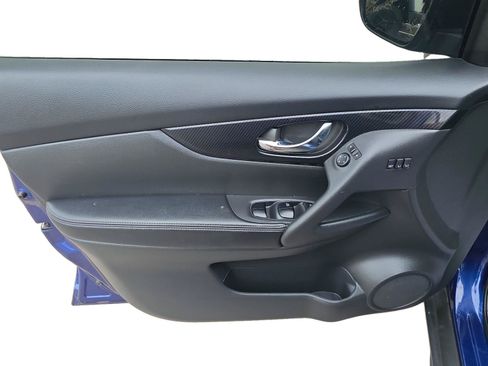 Used 2018 Nissan Rogue SL AWD/4WD image 9
