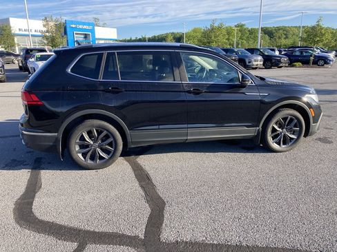 Used 2024 Volkswagen Tiguan SE w/ Panoramic Sunroof Package AWD/4WD image 8