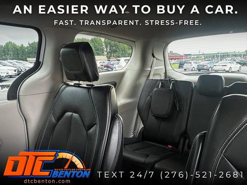 Used 2023 Chrysler Pacifica Touring-L AWD/4WD image 23