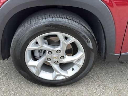 Used 2024 Chevrolet Trax LS w/ LS Convenience Package FWD image 10